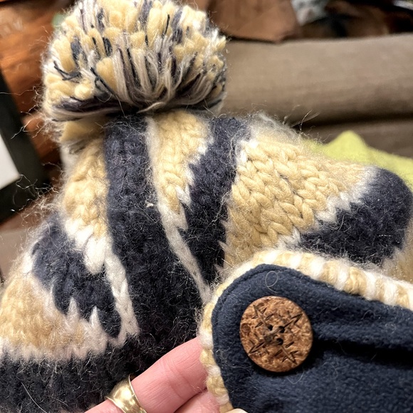 Soft, fleece-lined, Pom Beanie, with the UK flag, and ear flaps - Picture 5 of 5